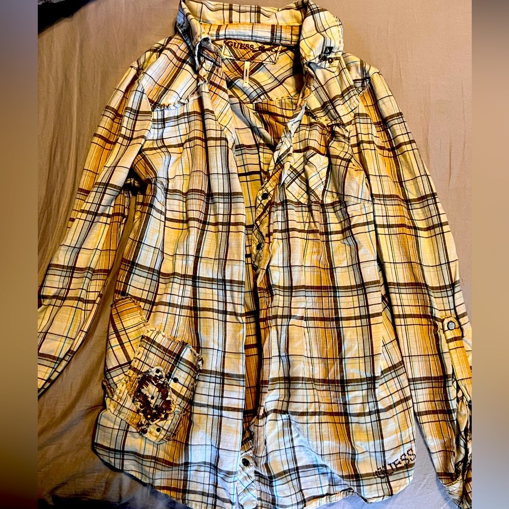 GUESS plaid, long sleeve top! Super cute! Great condition & excellent quality!
